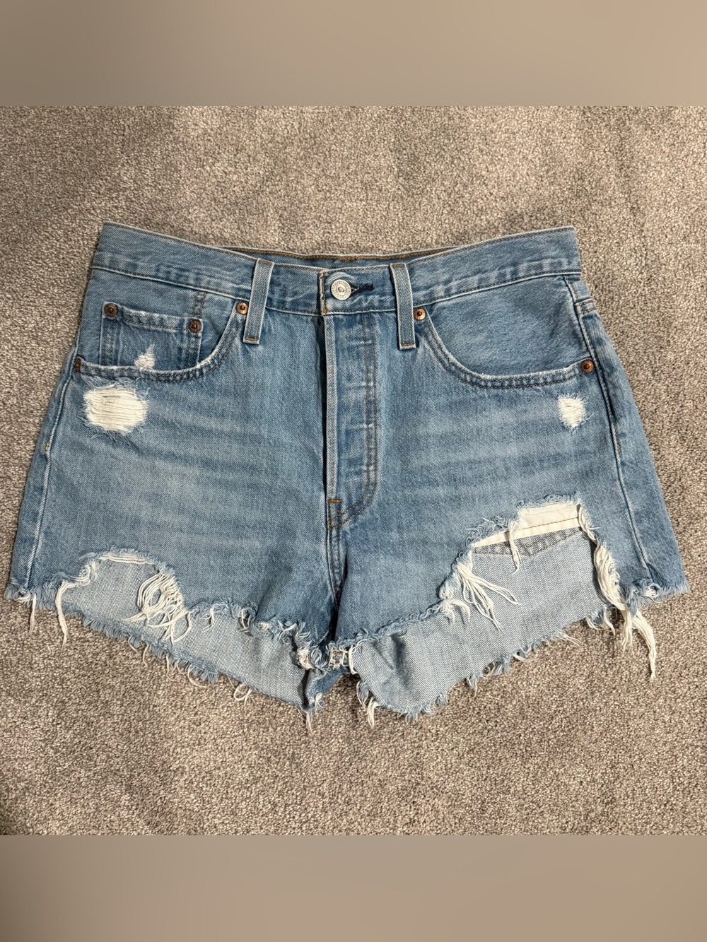 Levi's Light Wash Frayed Denim Cutoff Summer Shorts size 28 Excellent Condition